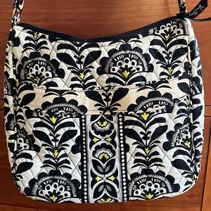Like New Vera Bradley Black and White Shoulder Bag